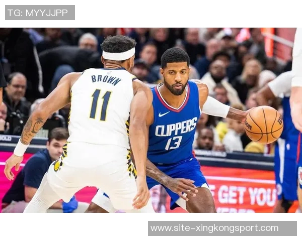 快船全力以赴迎接NBA杯新铺球场地板颜值惊艳引期待