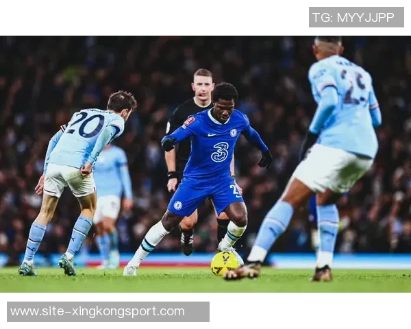 大卫福法纳再次因无证驾驶被罚款440英镑并扣6分