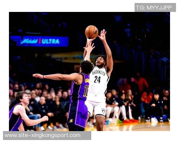 卡梅隆托马斯高效得分表现出色13投8中斩获21分助球队争胜